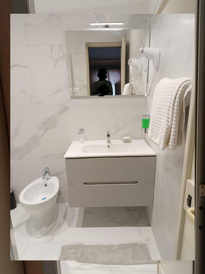Hotel Centrale Europa คาตาเนีย ภายนอก รูปภาพ