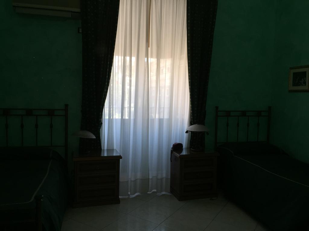 Hotel Centrale Europa คาตาเนีย ภายนอก รูปภาพ
